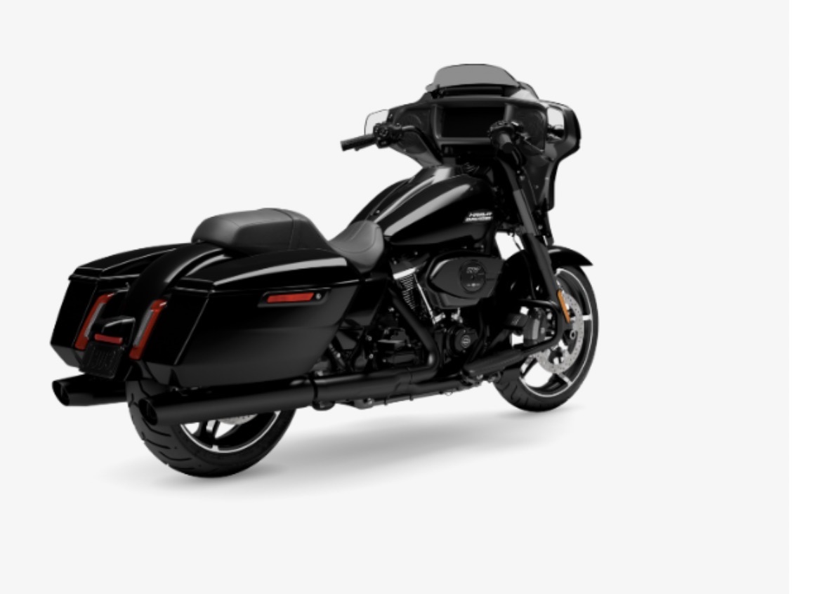 Schwarze Harley-Davidson von schräg hinten